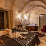 Zuemruetue Anka Cave *