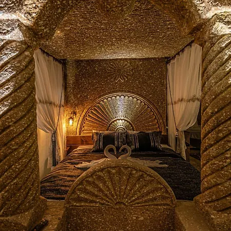Zuemruetue Anka Cave * Urgup
