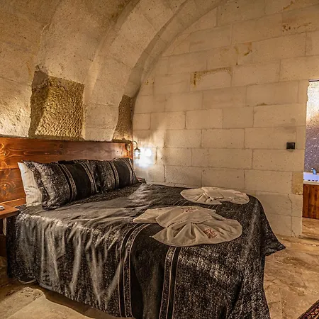 Zuemruetue Anka Cave Urgup