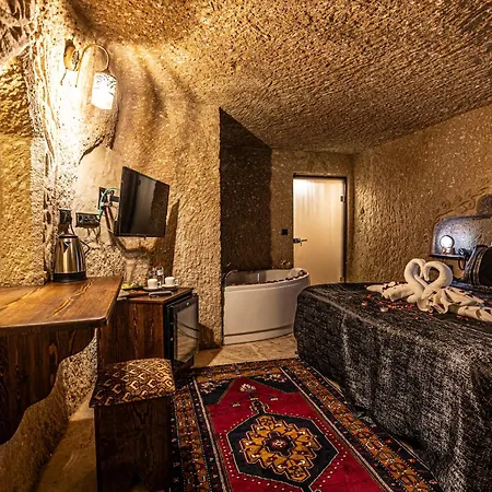 Zümrütü Anka Cave