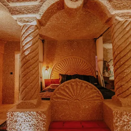 Zuemruetue Anka Cave * Urgup