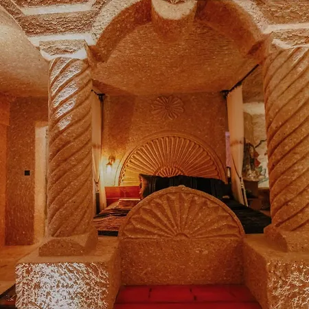 Zuemruetue Anka Cave 于尔居普