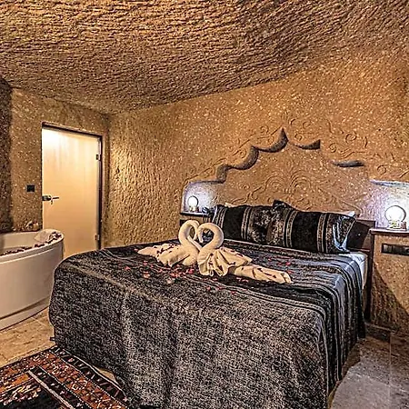 Zuemruetue Anka Cave 于尔居普