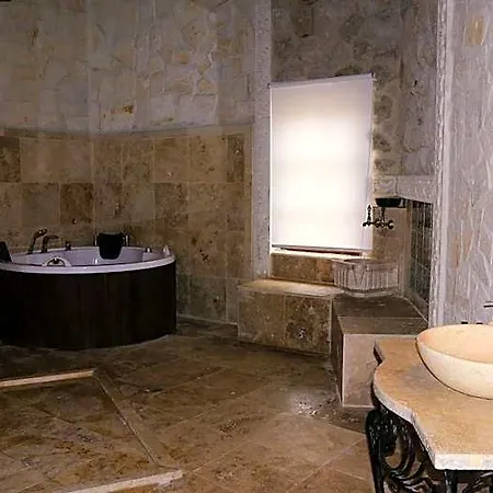 Zuemruetue Anka Cave *