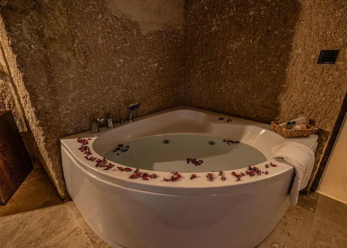 Zuemruetue Anka Cave *